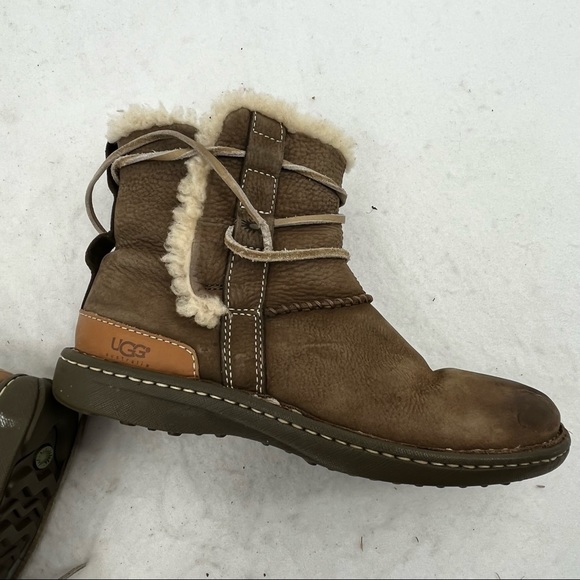 UGG Shoes - UGG Australia Women’s La Jolla Brown Suede Ankle Lace Up Boots size: 8